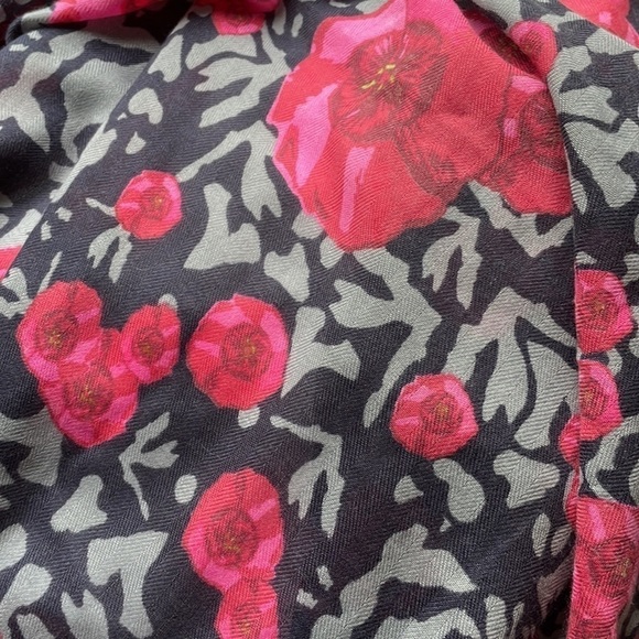 Floral wrap/scarf/kimono - Picture 5 of 12